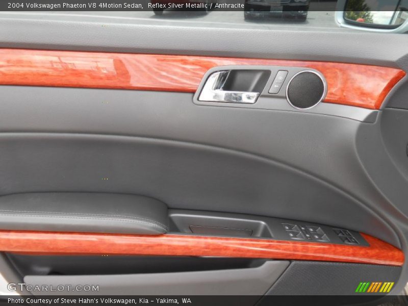 Reflex Silver Metallic / Anthracite 2004 Volkswagen Phaeton V8 4Motion Sedan