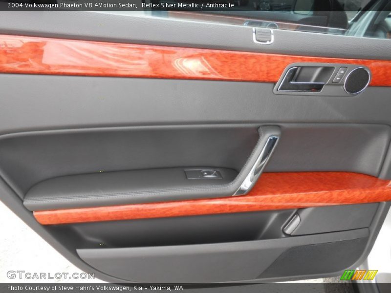 Reflex Silver Metallic / Anthracite 2004 Volkswagen Phaeton V8 4Motion Sedan