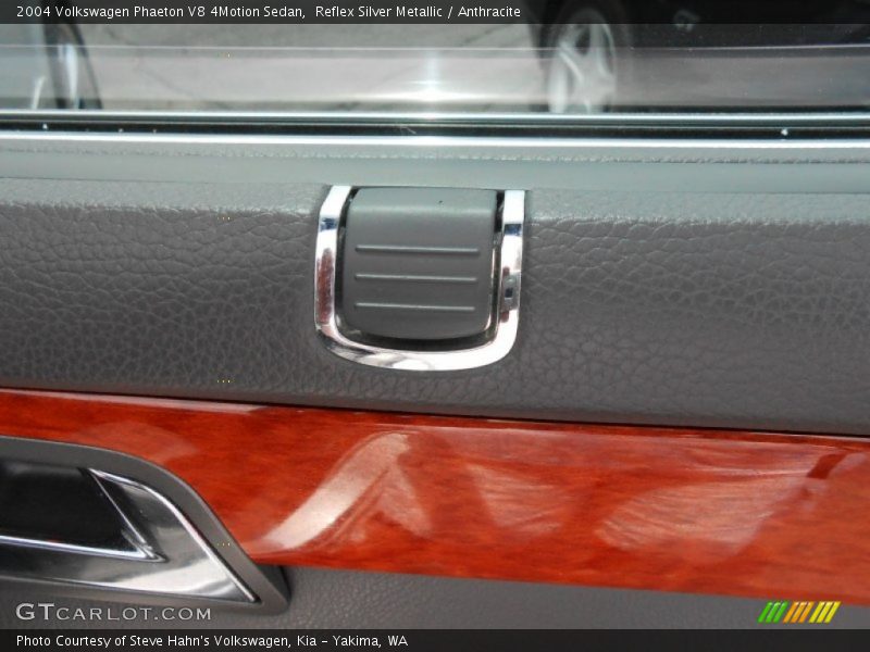 Reflex Silver Metallic / Anthracite 2004 Volkswagen Phaeton V8 4Motion Sedan