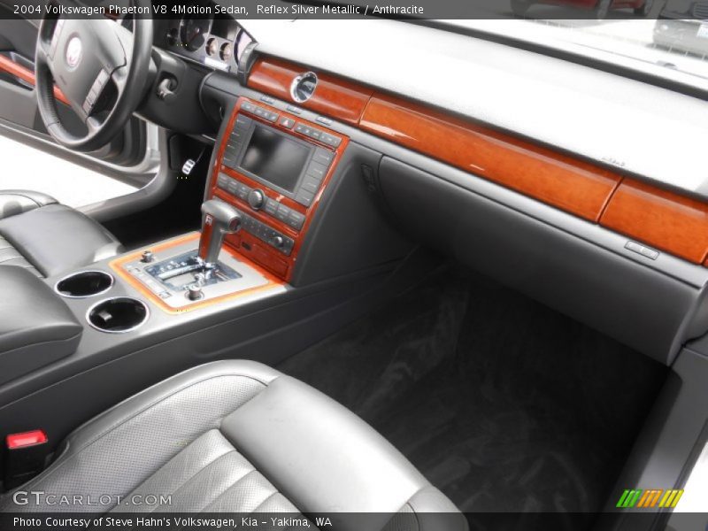 Reflex Silver Metallic / Anthracite 2004 Volkswagen Phaeton V8 4Motion Sedan