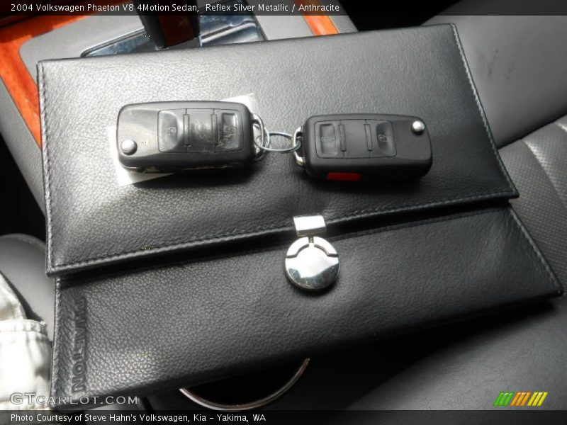 Reflex Silver Metallic / Anthracite 2004 Volkswagen Phaeton V8 4Motion Sedan
