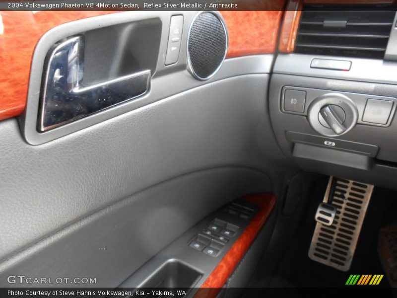 Reflex Silver Metallic / Anthracite 2004 Volkswagen Phaeton V8 4Motion Sedan
