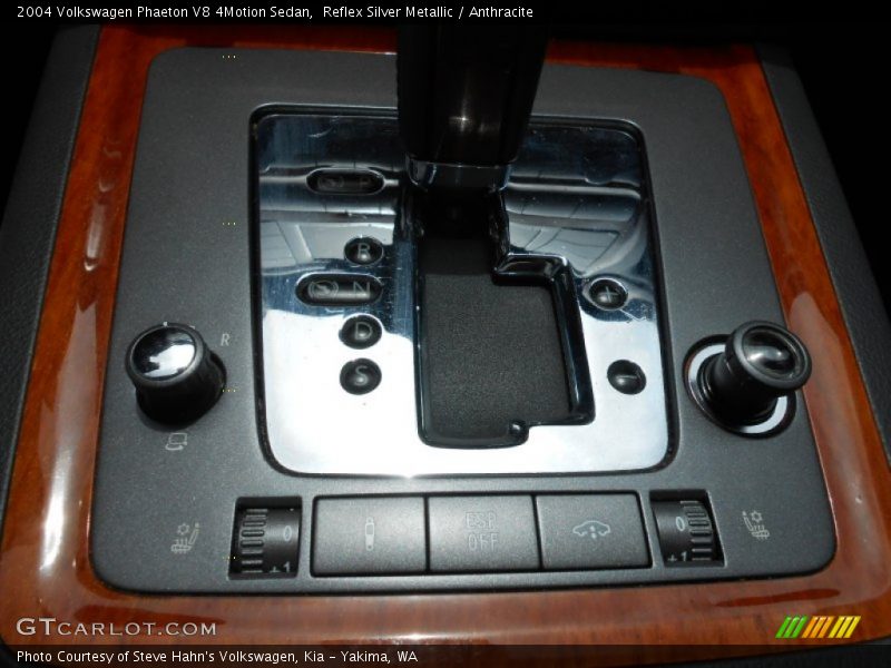 Reflex Silver Metallic / Anthracite 2004 Volkswagen Phaeton V8 4Motion Sedan