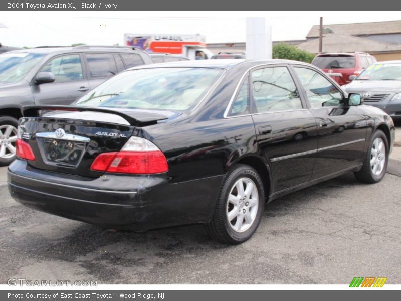 Black / Ivory 2004 Toyota Avalon XL