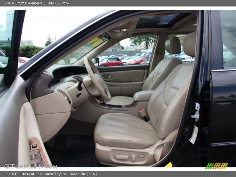 Black / Ivory 2004 Toyota Avalon XL