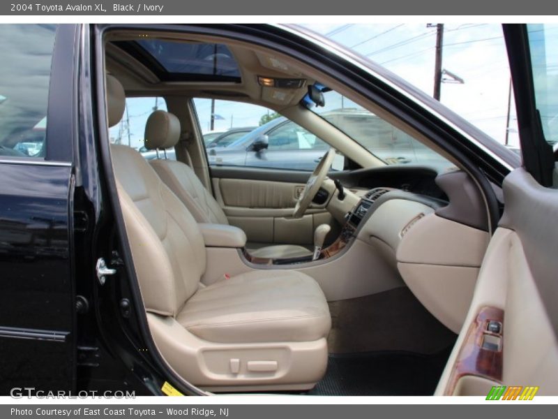 Black / Ivory 2004 Toyota Avalon XL