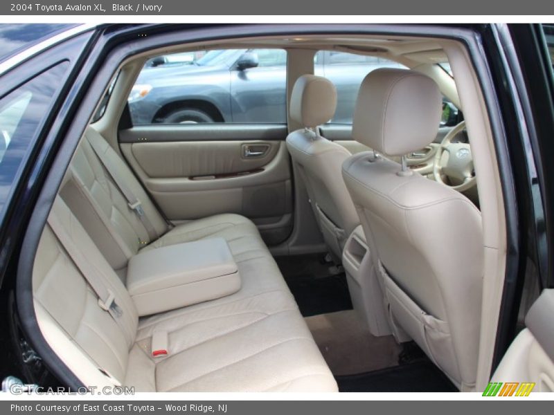 Black / Ivory 2004 Toyota Avalon XL