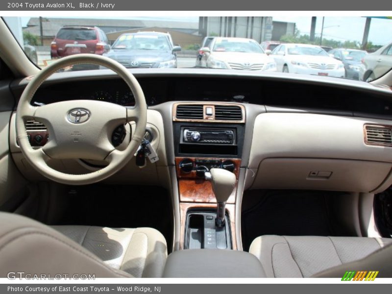 Black / Ivory 2004 Toyota Avalon XL