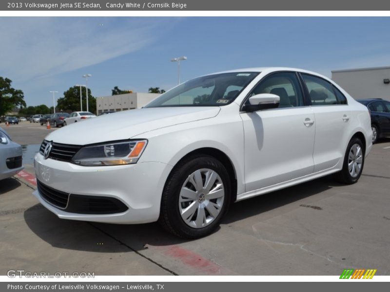 Front 3/4 View of 2013 Jetta SE Sedan
