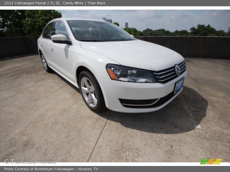 Candy White / Titan Black 2013 Volkswagen Passat 2.5L SE