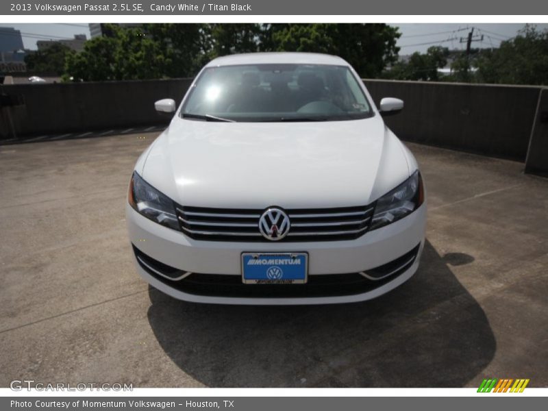 Candy White / Titan Black 2013 Volkswagen Passat 2.5L SE