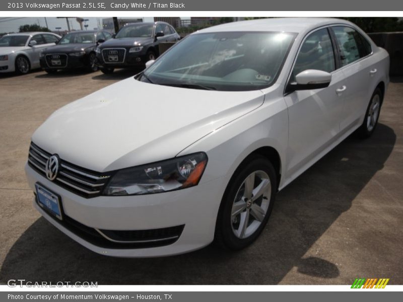 Candy White / Titan Black 2013 Volkswagen Passat 2.5L SE
