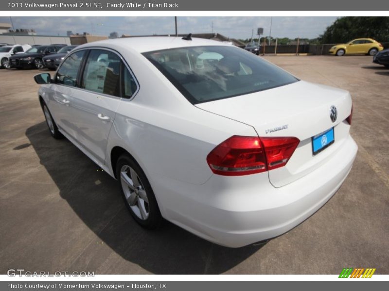 Candy White / Titan Black 2013 Volkswagen Passat 2.5L SE