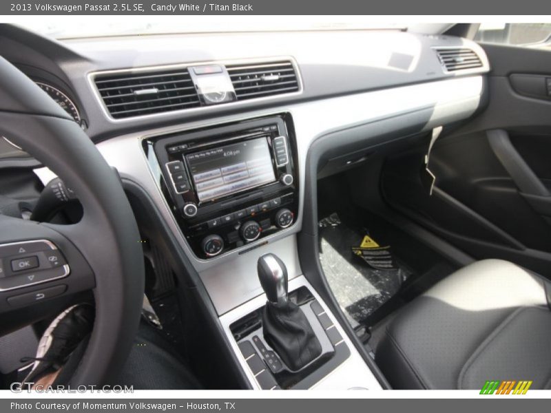 Candy White / Titan Black 2013 Volkswagen Passat 2.5L SE