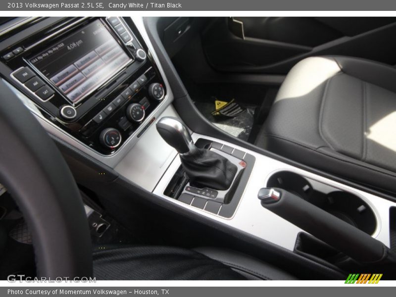 Candy White / Titan Black 2013 Volkswagen Passat 2.5L SE