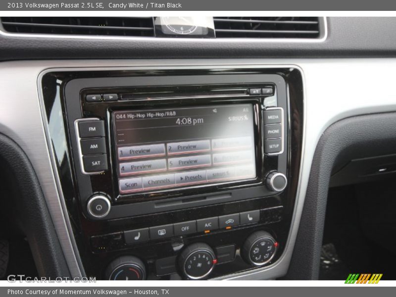 Candy White / Titan Black 2013 Volkswagen Passat 2.5L SE