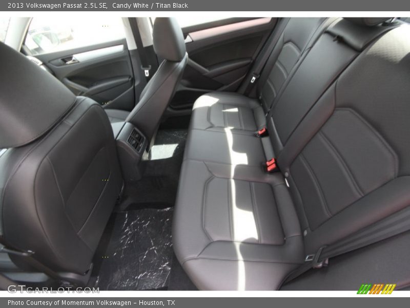 Candy White / Titan Black 2013 Volkswagen Passat 2.5L SE