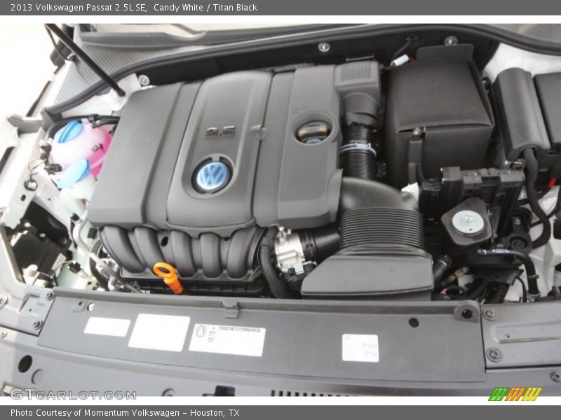 Candy White / Titan Black 2013 Volkswagen Passat 2.5L SE