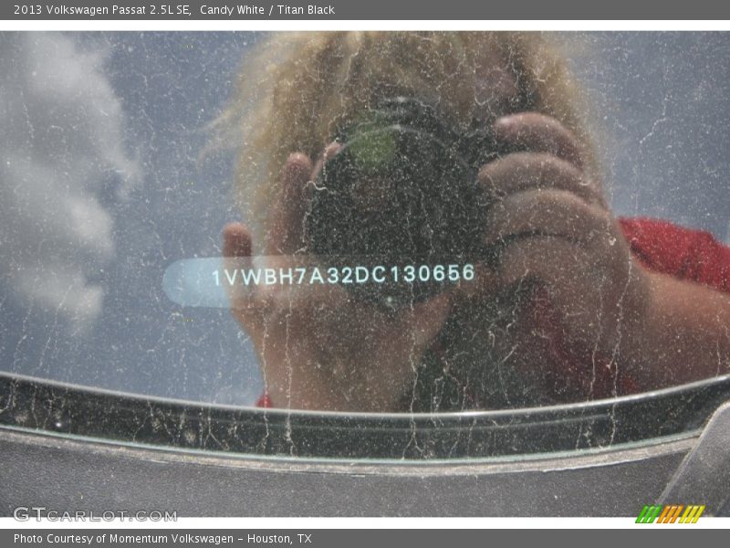 Candy White / Titan Black 2013 Volkswagen Passat 2.5L SE
