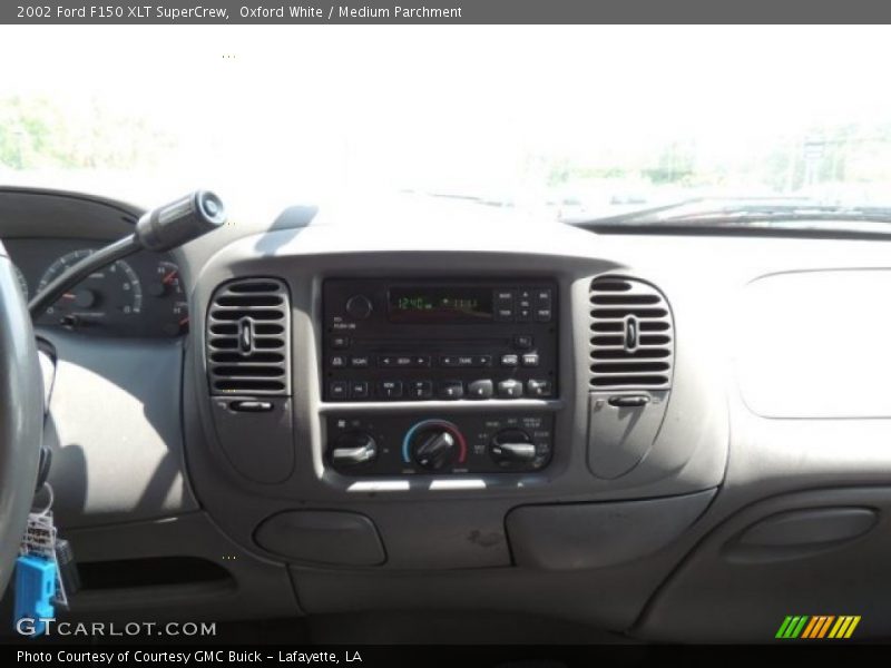 Oxford White / Medium Parchment 2002 Ford F150 XLT SuperCrew