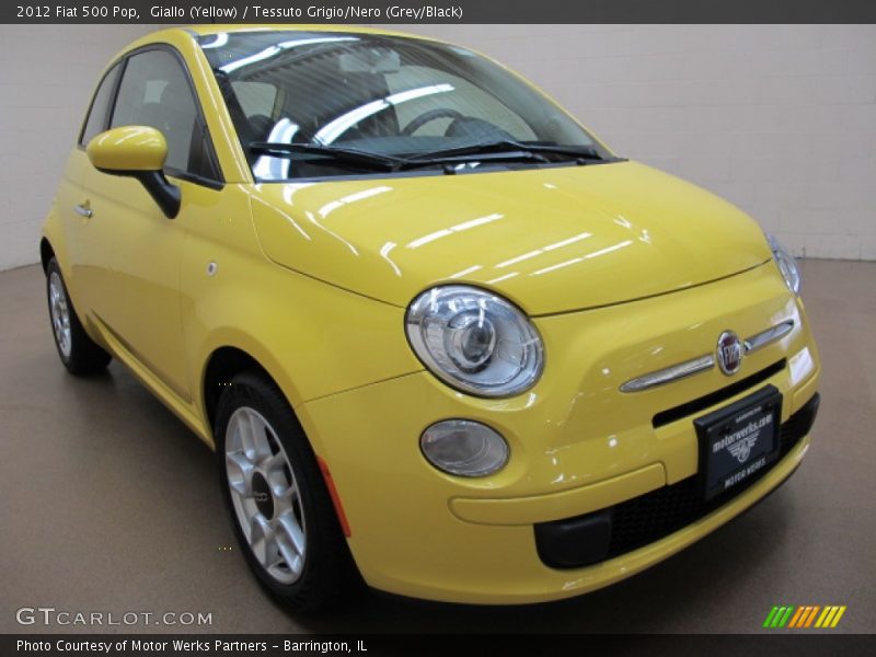 Giallo (Yellow) / Tessuto Grigio/Nero (Grey/Black) 2012 Fiat 500 Pop