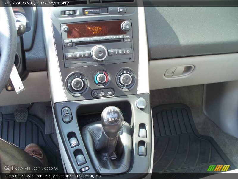 Black Onyx / Gray 2006 Saturn VUE