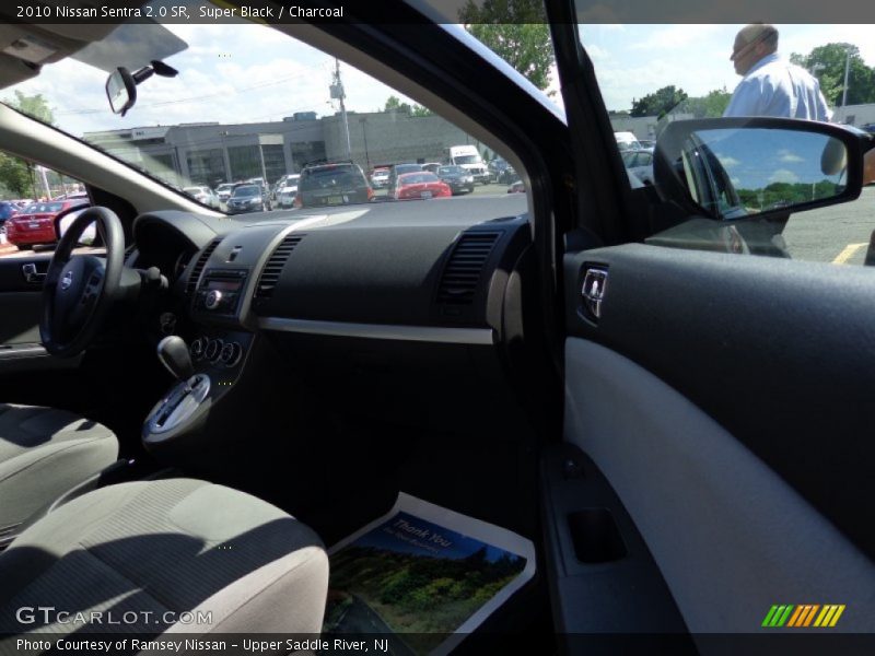 Super Black / Charcoal 2010 Nissan Sentra 2.0 SR