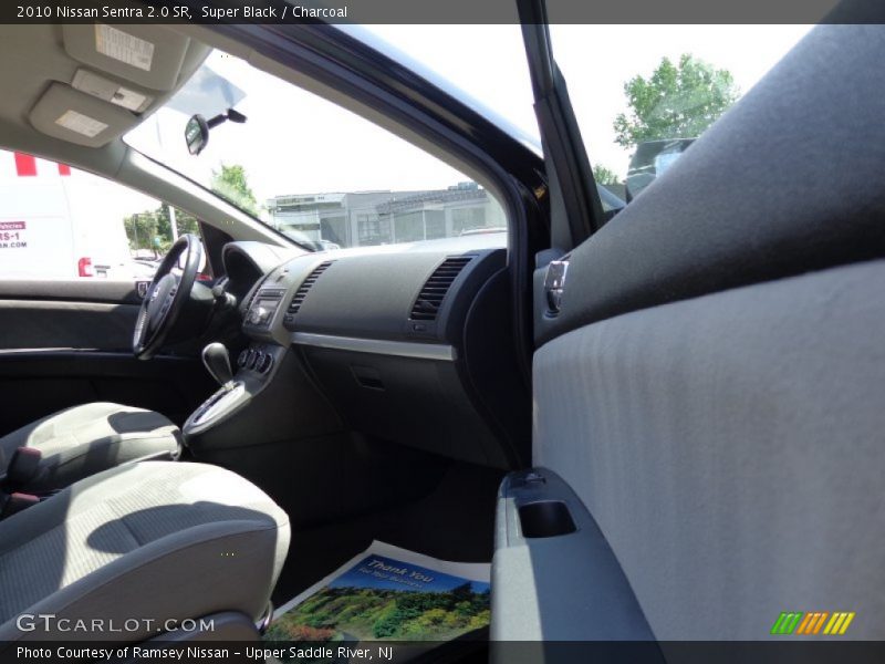 Super Black / Charcoal 2010 Nissan Sentra 2.0 SR