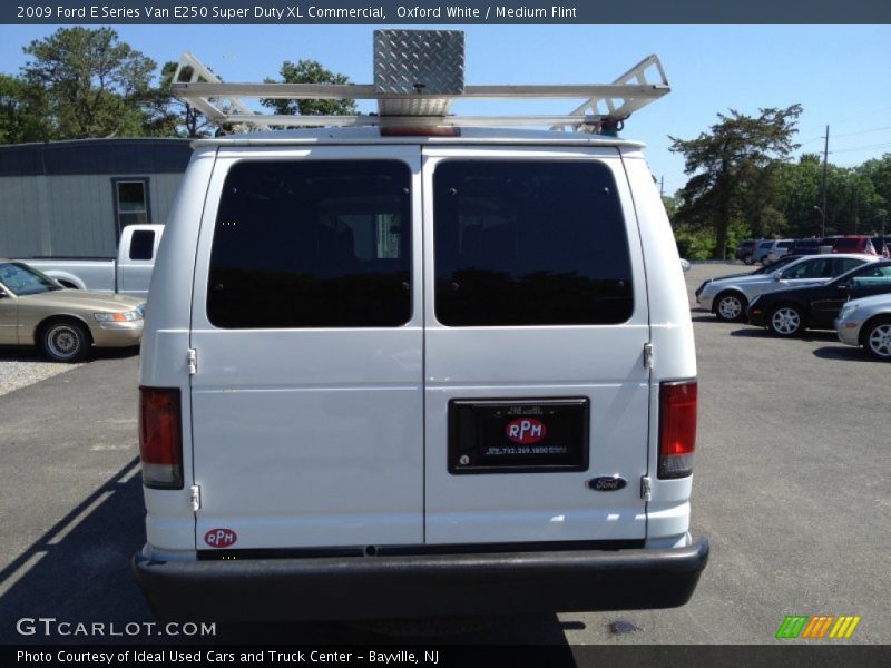 Oxford White / Medium Flint 2009 Ford E Series Van E250 Super Duty XL Commercial