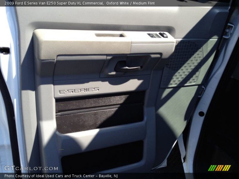 Oxford White / Medium Flint 2009 Ford E Series Van E250 Super Duty XL Commercial