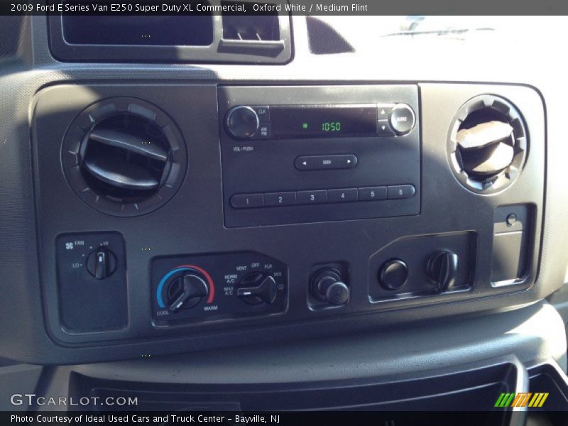 Oxford White / Medium Flint 2009 Ford E Series Van E250 Super Duty XL Commercial