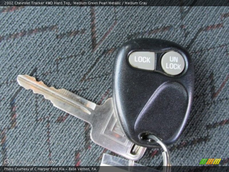Medium Green Pearl Metallic / Medium Gray 2002 Chevrolet Tracker 4WD Hard Top