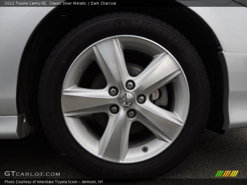 Classic Silver Metallic / Dark Charcoal 2011 Toyota Camry SE