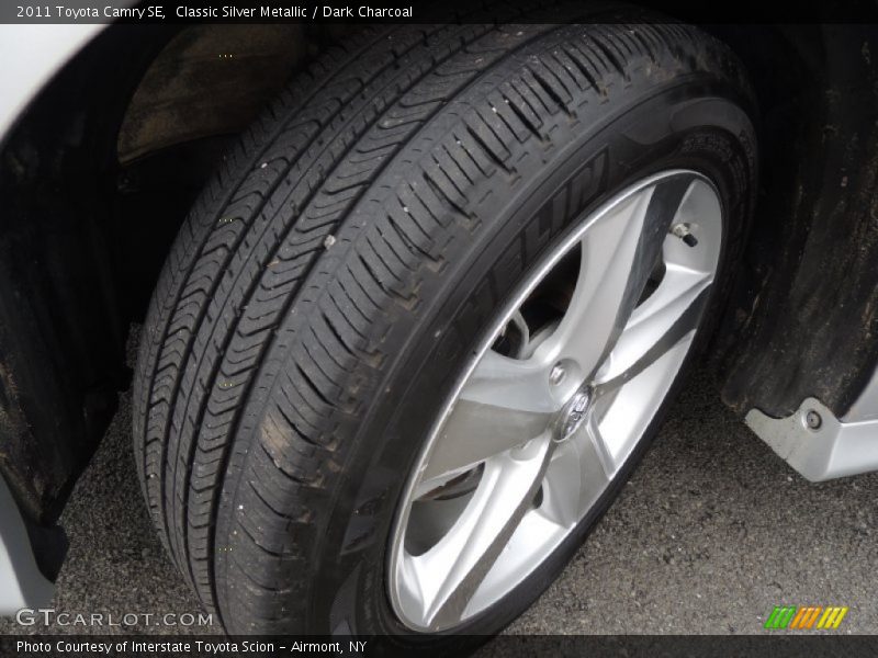 Classic Silver Metallic / Dark Charcoal 2011 Toyota Camry SE