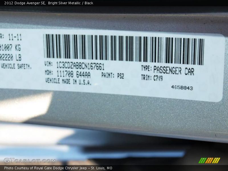 Bright Silver Metallic / Black 2012 Dodge Avenger SE