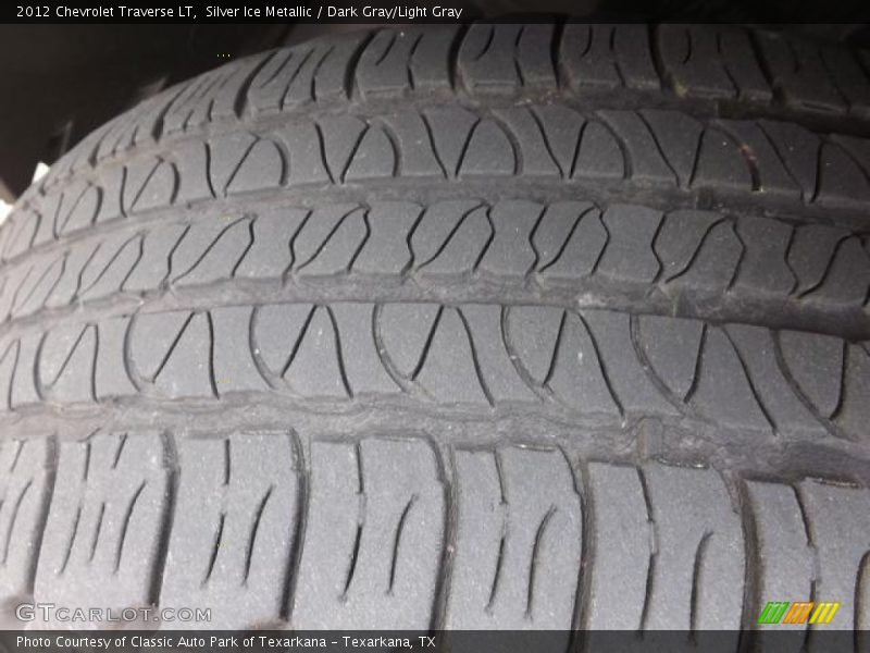 Silver Ice Metallic / Dark Gray/Light Gray 2012 Chevrolet Traverse LT