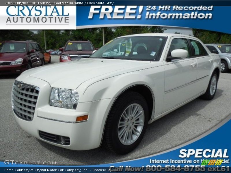 Cool Vanilla White / Dark Slate Gray 2009 Chrysler 300 Touring