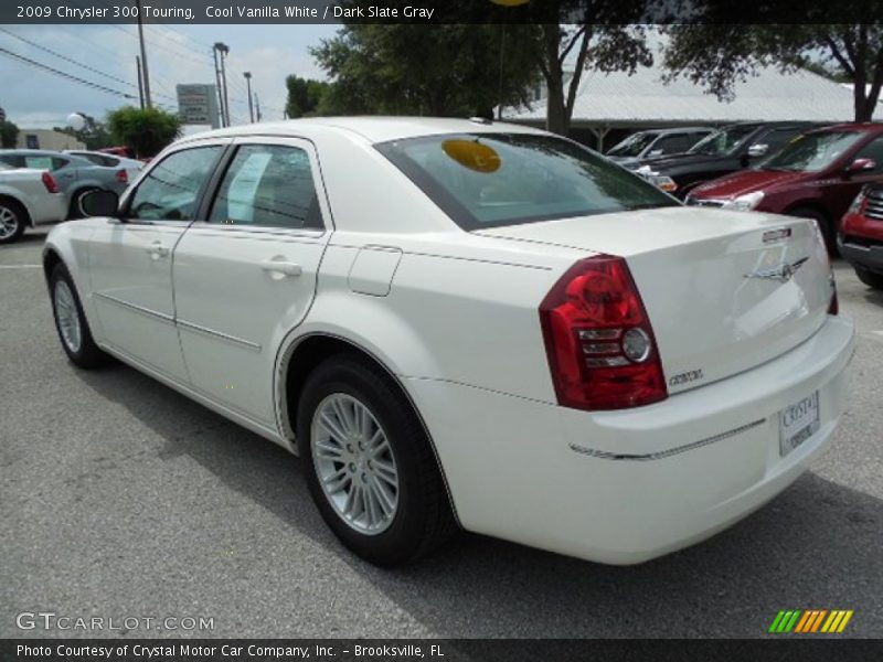 Cool Vanilla White / Dark Slate Gray 2009 Chrysler 300 Touring