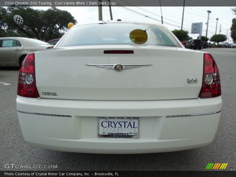 Cool Vanilla White / Dark Slate Gray 2009 Chrysler 300 Touring