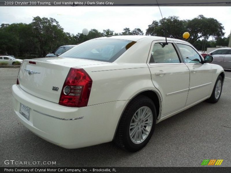 Cool Vanilla White / Dark Slate Gray 2009 Chrysler 300 Touring