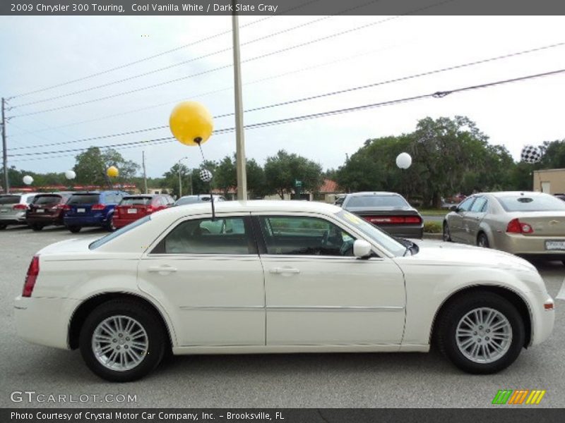 Cool Vanilla White / Dark Slate Gray 2009 Chrysler 300 Touring