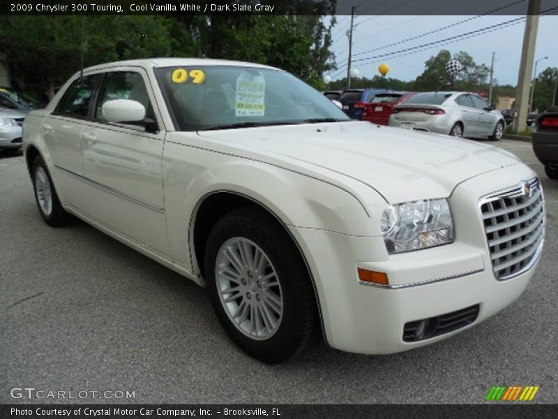 Cool Vanilla White / Dark Slate Gray 2009 Chrysler 300 Touring