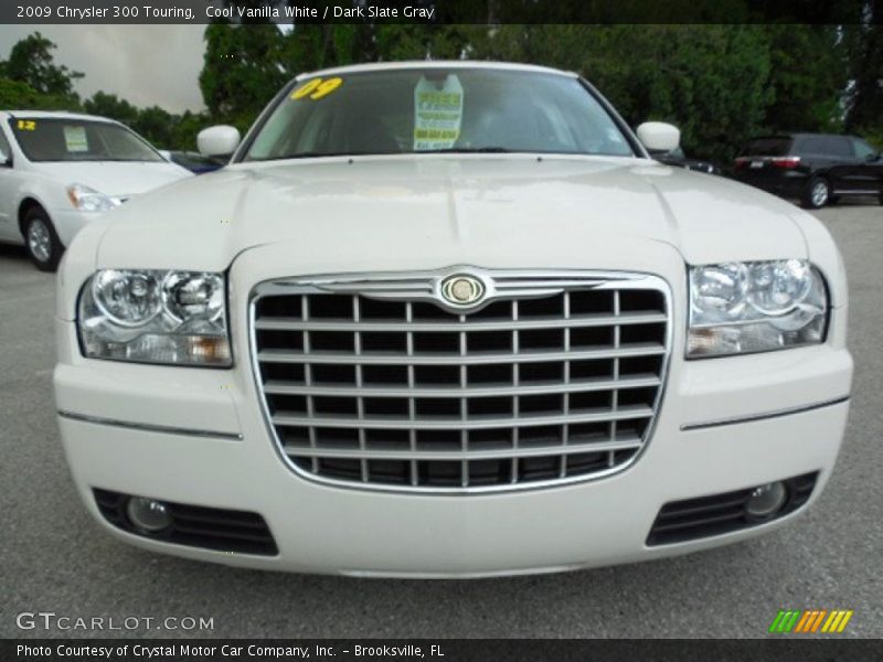 Cool Vanilla White / Dark Slate Gray 2009 Chrysler 300 Touring