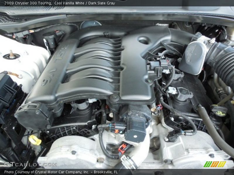 Cool Vanilla White / Dark Slate Gray 2009 Chrysler 300 Touring