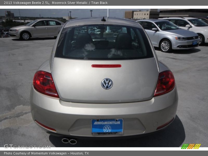 Moonrock Silver Metallic / Titan Black 2013 Volkswagen Beetle 2.5L