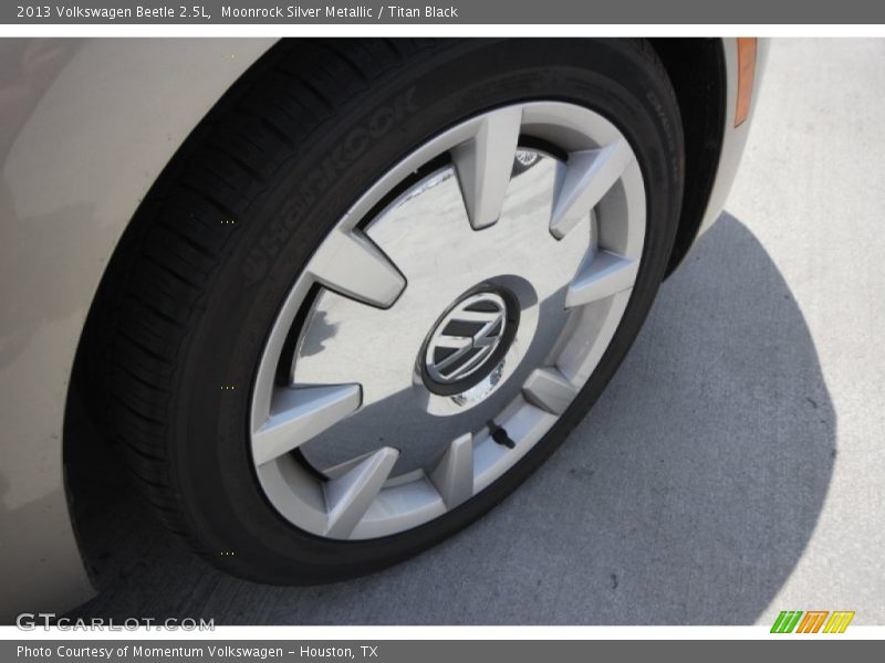 Moonrock Silver Metallic / Titan Black 2013 Volkswagen Beetle 2.5L