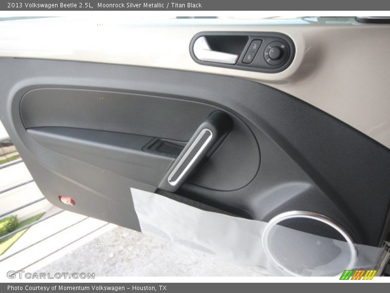 Moonrock Silver Metallic / Titan Black 2013 Volkswagen Beetle 2.5L