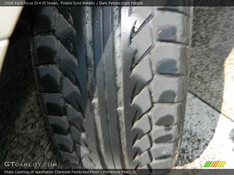 Pueblo Gold Metallic / Dark Pebble/Light Pebble 2006 Ford Focus ZX4 SE Sedan