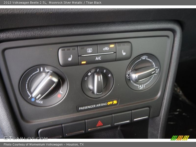 Moonrock Silver Metallic / Titan Black 2013 Volkswagen Beetle 2.5L