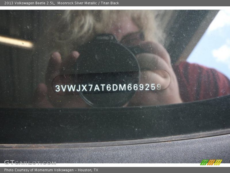 Moonrock Silver Metallic / Titan Black 2013 Volkswagen Beetle 2.5L